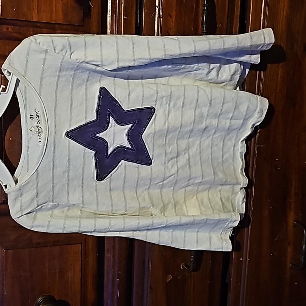 !!.           Girls 3T shirt.                     L